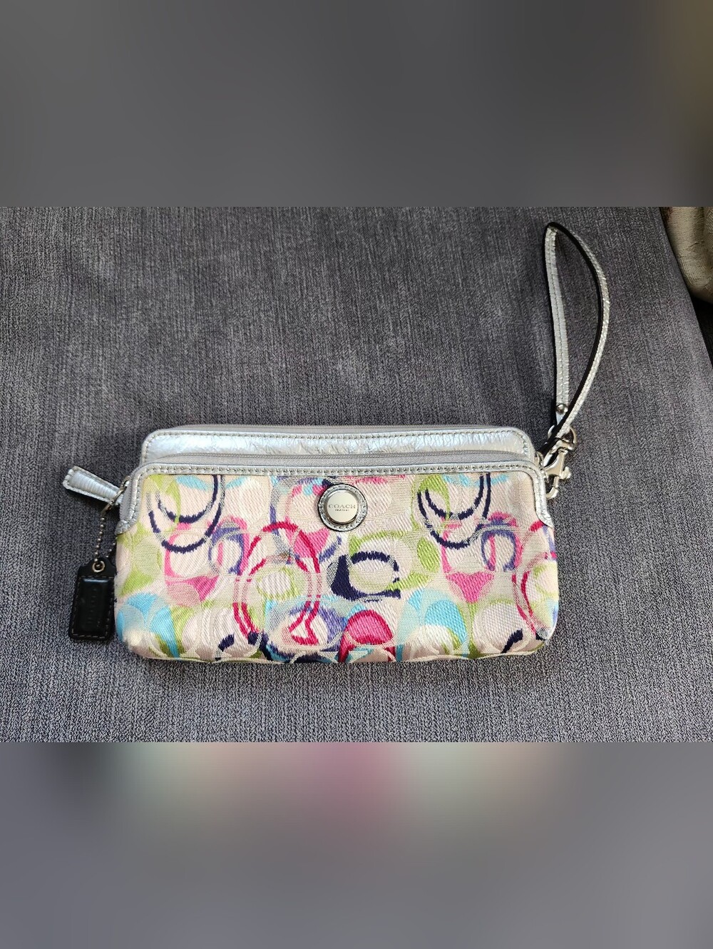 Vtg Rare Coach Poppy Multicolored Abstrack Ikat Signature Wristlet/Wallet.